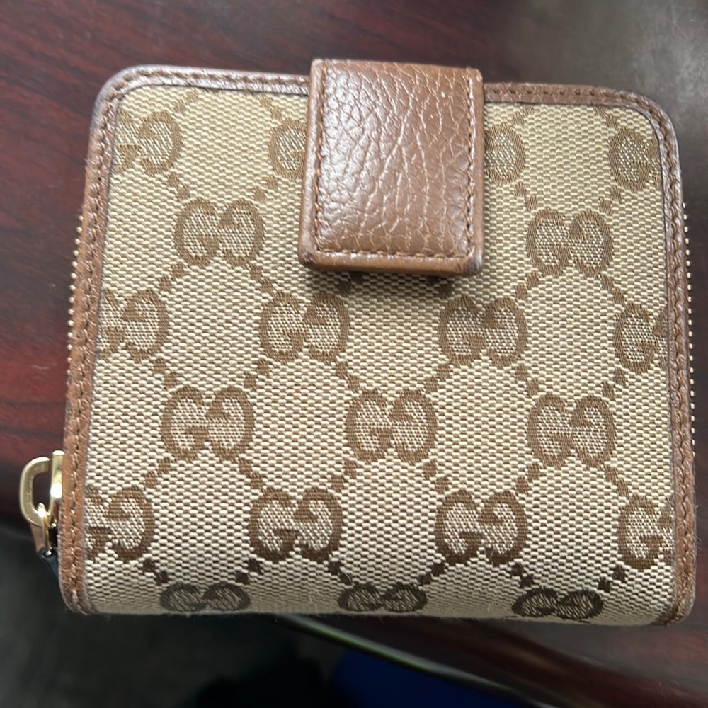 Gucci women’s billfold wallet